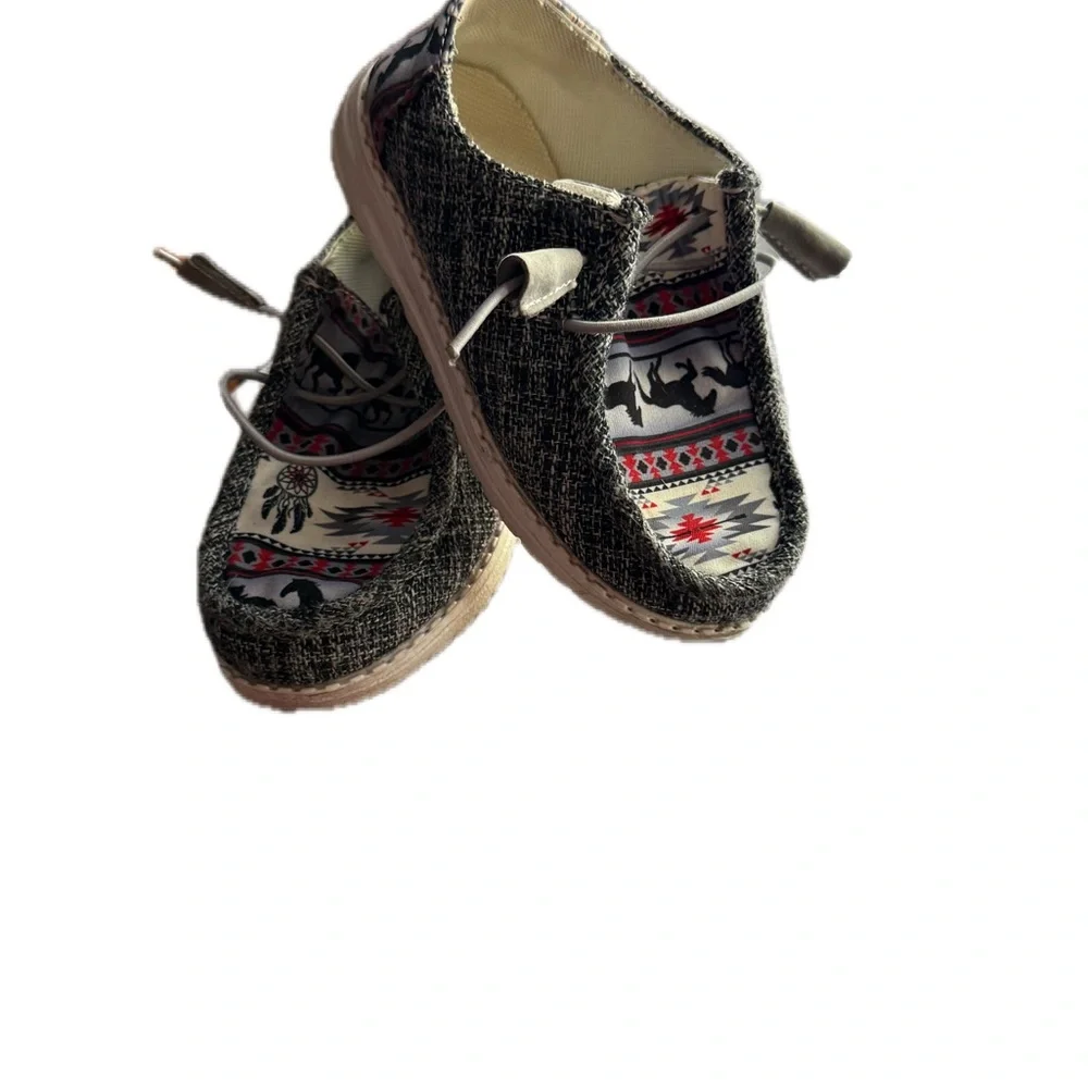Stylish Kids Shoes with Patterned Design size 8 GUC